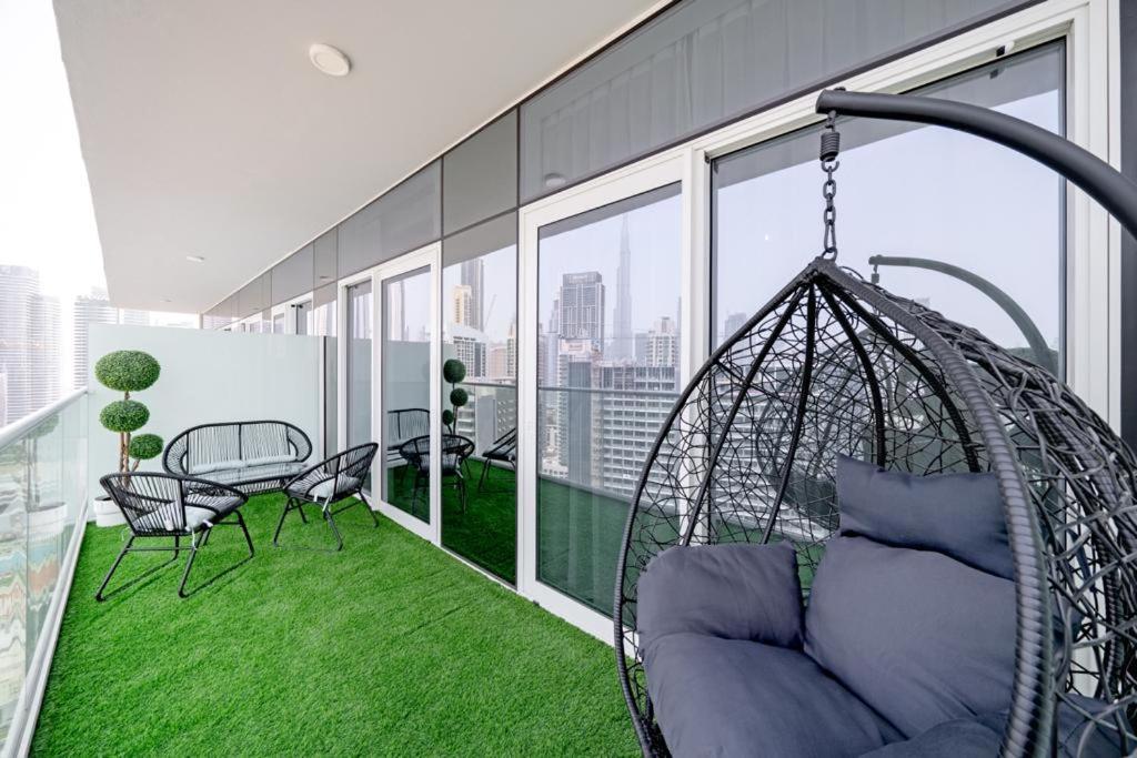 Alluring 1 Bd Apartment In Business Bay With Burj Khalifa View 迪拜 外观 照片