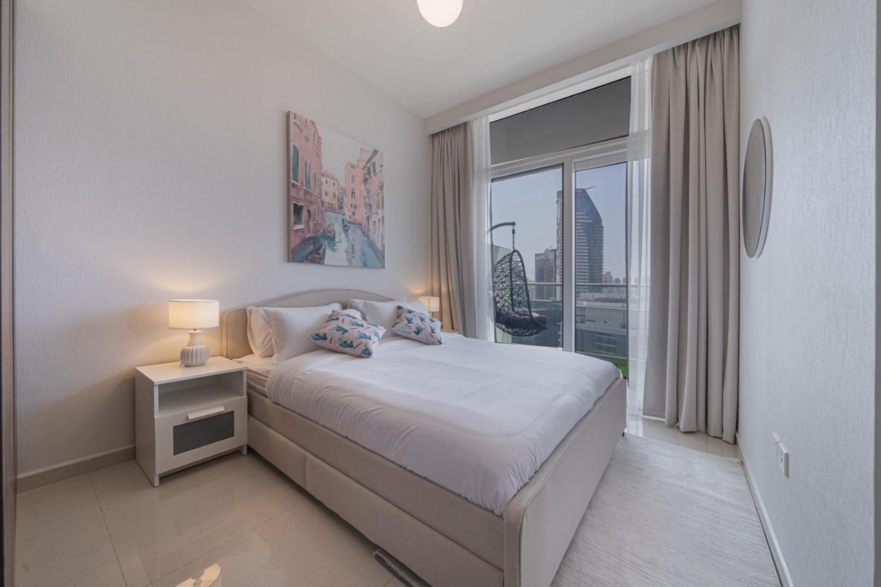 Alluring 1 Bd Apartment In Business Bay With Burj Khalifa View 迪拜 外观 照片