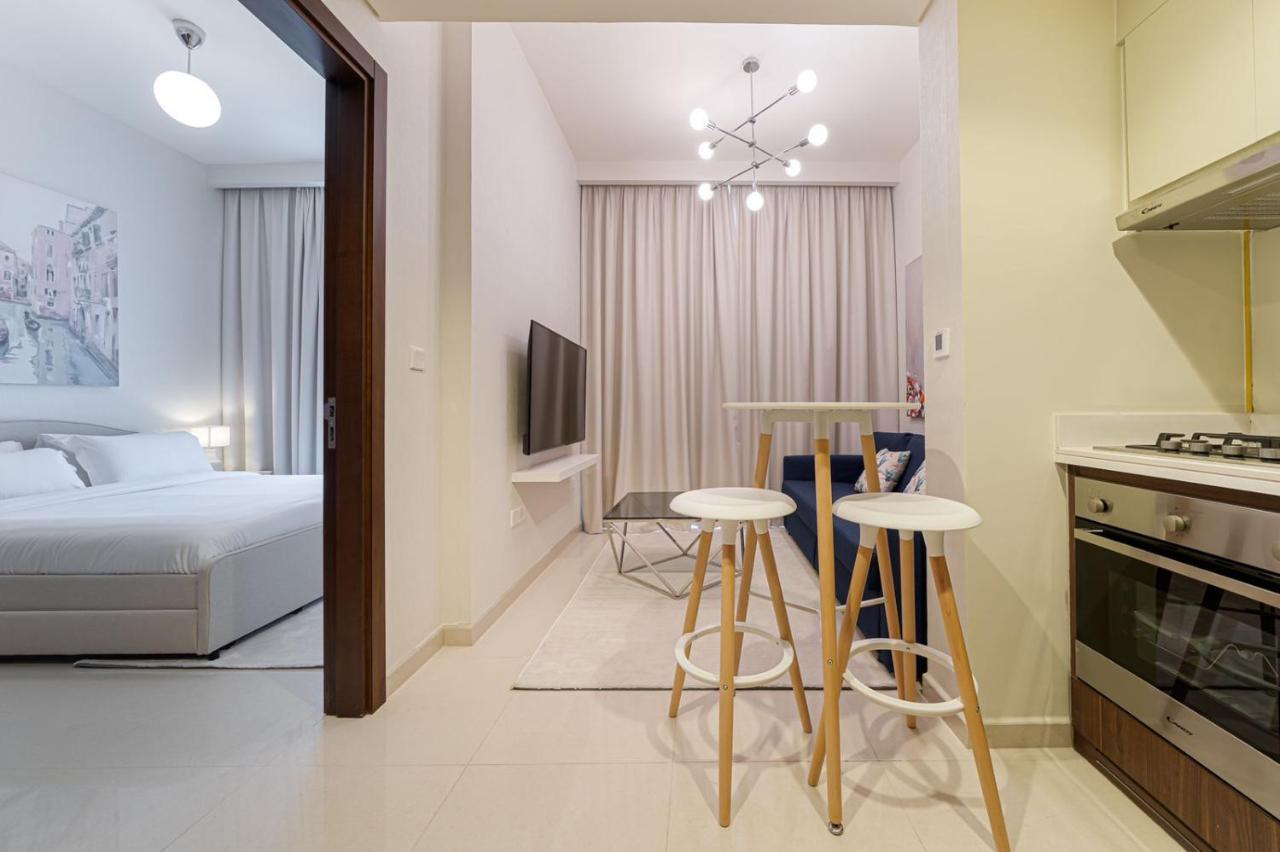 Alluring 1 Bd Apartment In Business Bay With Burj Khalifa View 迪拜 外观 照片